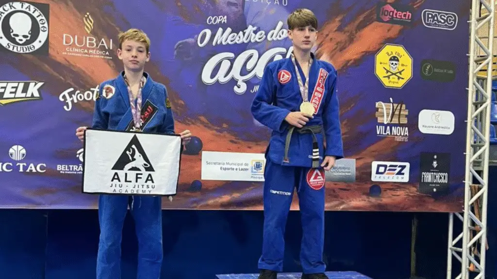 Flor da Serra do Sul é vice-campeã com a equipe Alfa Jiu Jitsu na Copa Mestre do Açaí 13 crys 50 5