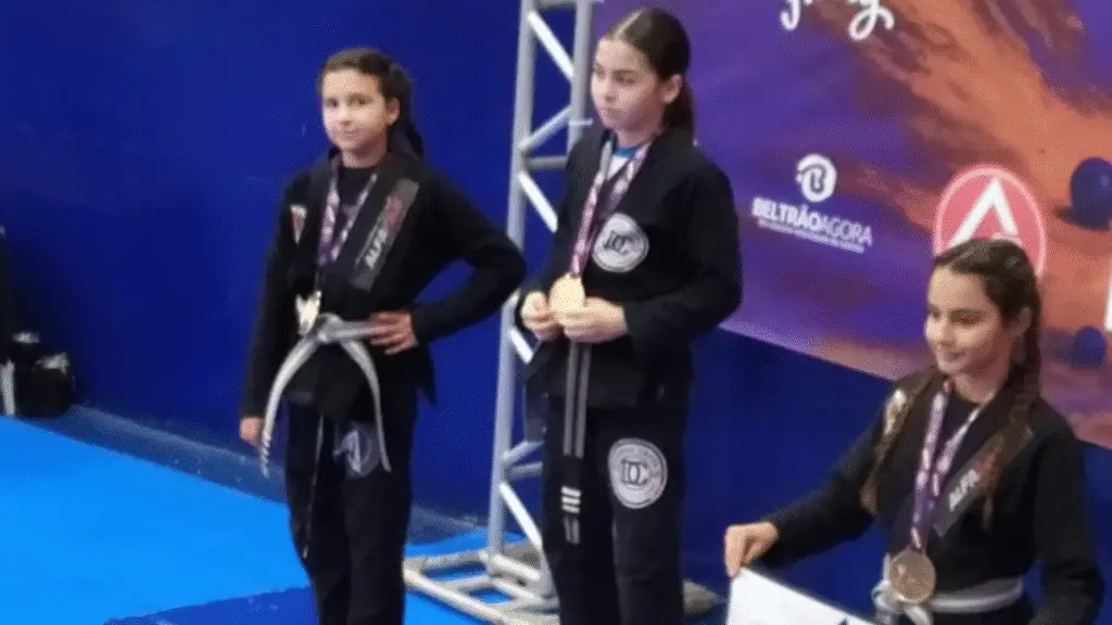 Flor da Serra do Sul é vice-campeã com a equipe Alfa Jiu Jitsu na Copa Mestre do Açaí 17 crys 54 4