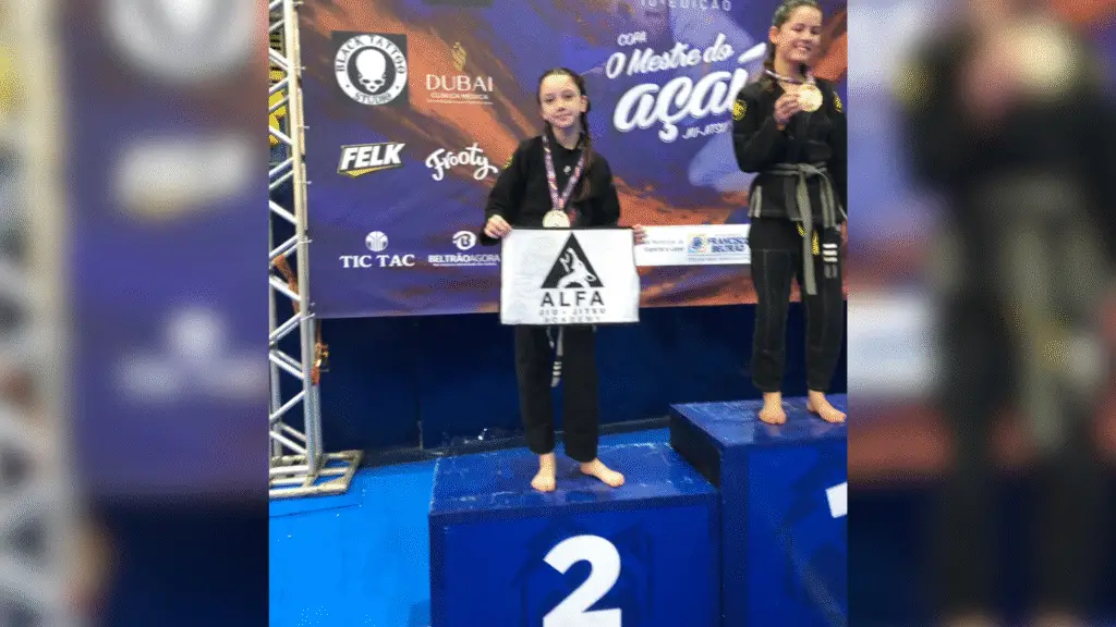 Flor da Serra do Sul é vice-campeã com a equipe Alfa Jiu Jitsu na Copa Mestre do Açaí 25 crys 56 3