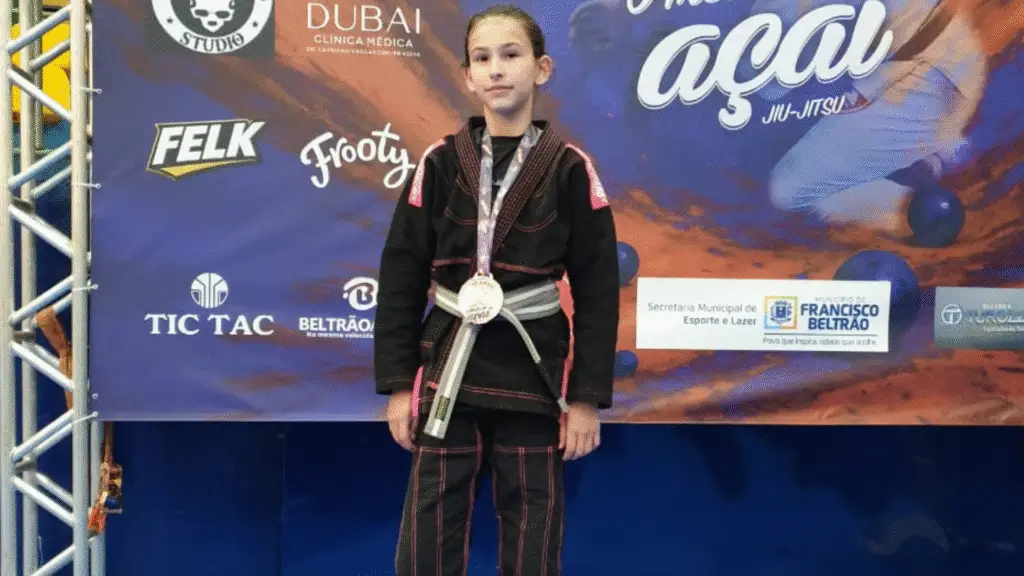 Flor da Serra do Sul é vice-campeã com a equipe Alfa Jiu Jitsu na Copa Mestre do Açaí 26 crys 63 3