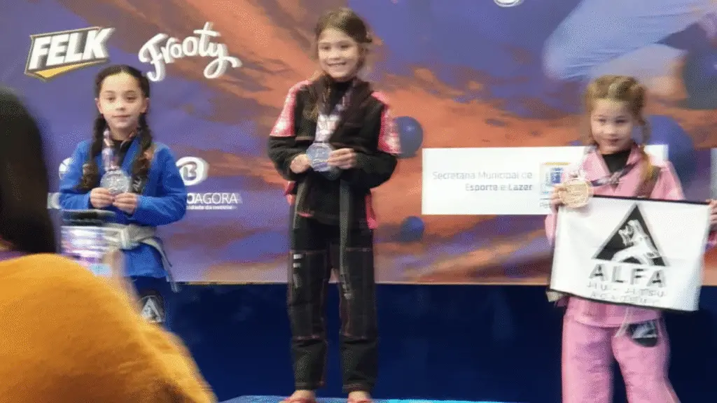 Flor da Serra do Sul é vice-campeã com a equipe Alfa Jiu Jitsu na Copa Mestre do Açaí 28 crys 65 3