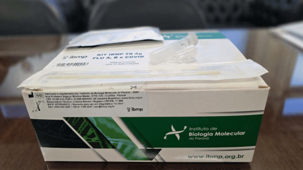 A Secretaria de Estado da Saúde do Paraná (Sesa) recebeu um lote com 100 mil testes rápidos para identificação de Influenza A, Influenza B e Covid-19. 