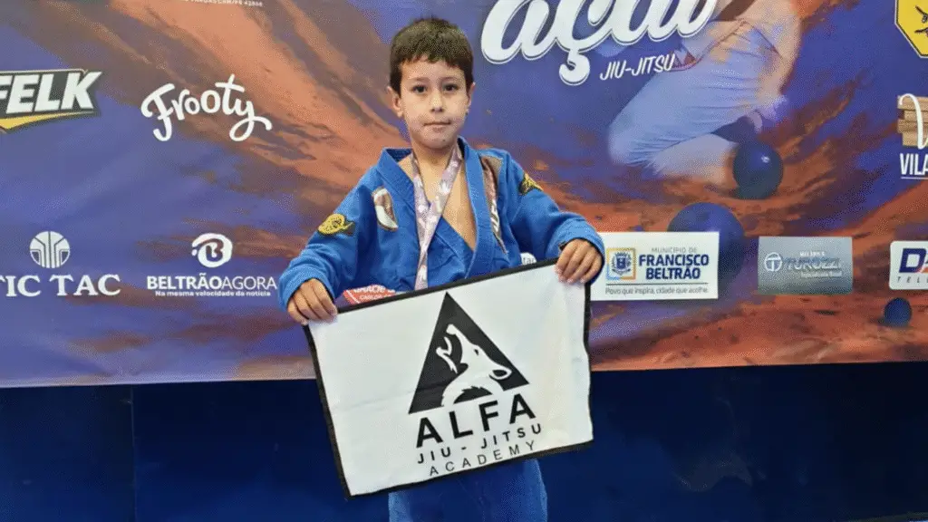 Flor da Serra do Sul é vice-campeã com a equipe Alfa Jiu Jitsu na Copa Mestre do Açaí 30 crys 67 3