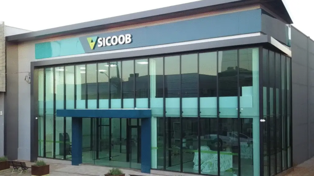 Sicoob Vale Sul lança crédito consignado com vantagens exclusivas para a Tri Fronteira 2 Agência oferece condições especiais para aposentados, servidores e pensionistas da Tri Fronteira com foco em transparência e agilidade