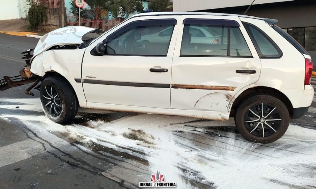 Jovem fica ferido em acidente na rodovia BR 163, em Barracão 4 O acidente ocorreu nas primeiras horas da manhã desta quinta-feira. O jovem foi socorrido pela equipe do Samu