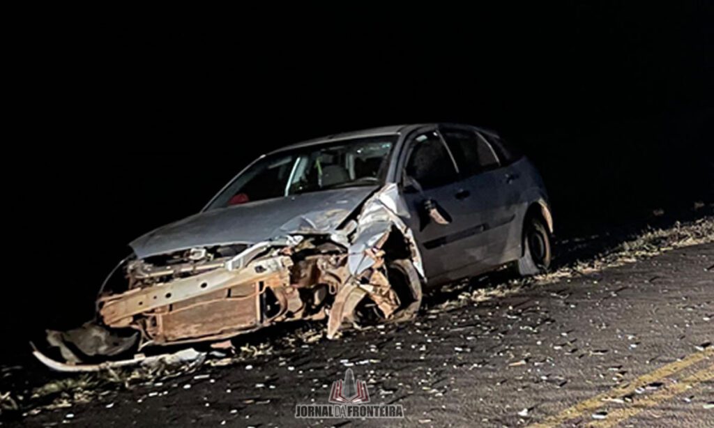Acidente ocorreu na noite de terça-feira, na Linha Coqueiro. O motorista foi socorrido pelas equipes do Samu e Corpo de Bombeiros