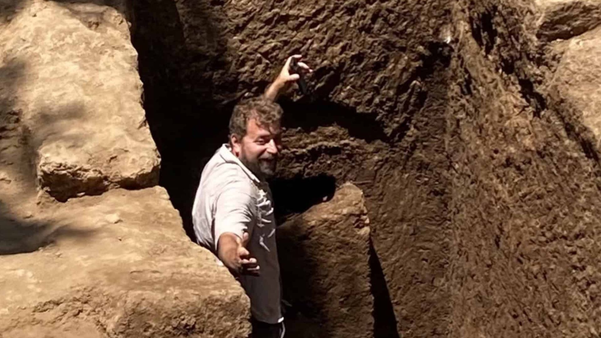 Tumba etrusca intacta é encontrada na Itália com 100 artefatos