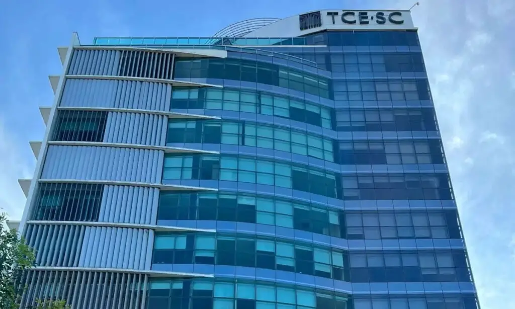Aluno com patrimônio familiar de R$ 855 milhões recebia bolsa do Universidade Gratuita 3 Levantamento do TCE-SC mostra que 19 alunos bolsistas possuem patrimônio de milhões, mesmo assim recebiam do Universidade Gratuita
