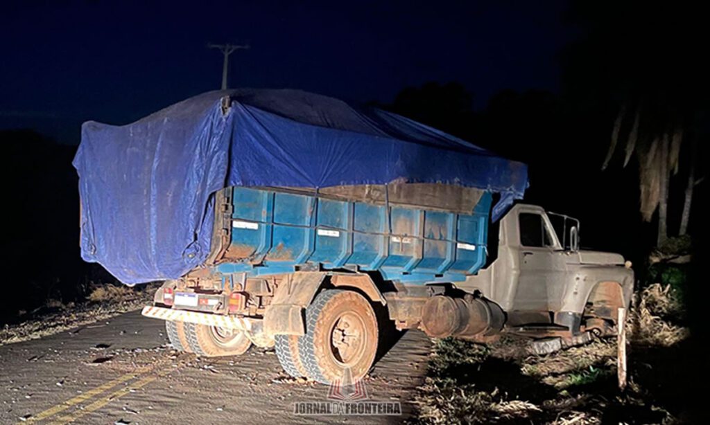 Acidente ocorreu na noite de terça-feira, na Linha Coqueiro. O motorista foi socorrido pelas equipes do Samu e Corpo de Bombeiros