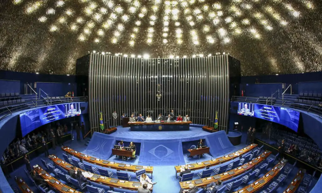 Senado tem 70 pedidos de impeachment contra ministros do STF; Moraes é o principal alvo 3 Dos 11 ministros que integram atualmente o STF, apenas três ainda não são alvos dos pedidos de destituição. Todos seguem sem análise, parados na mesa da presidência do Senado.