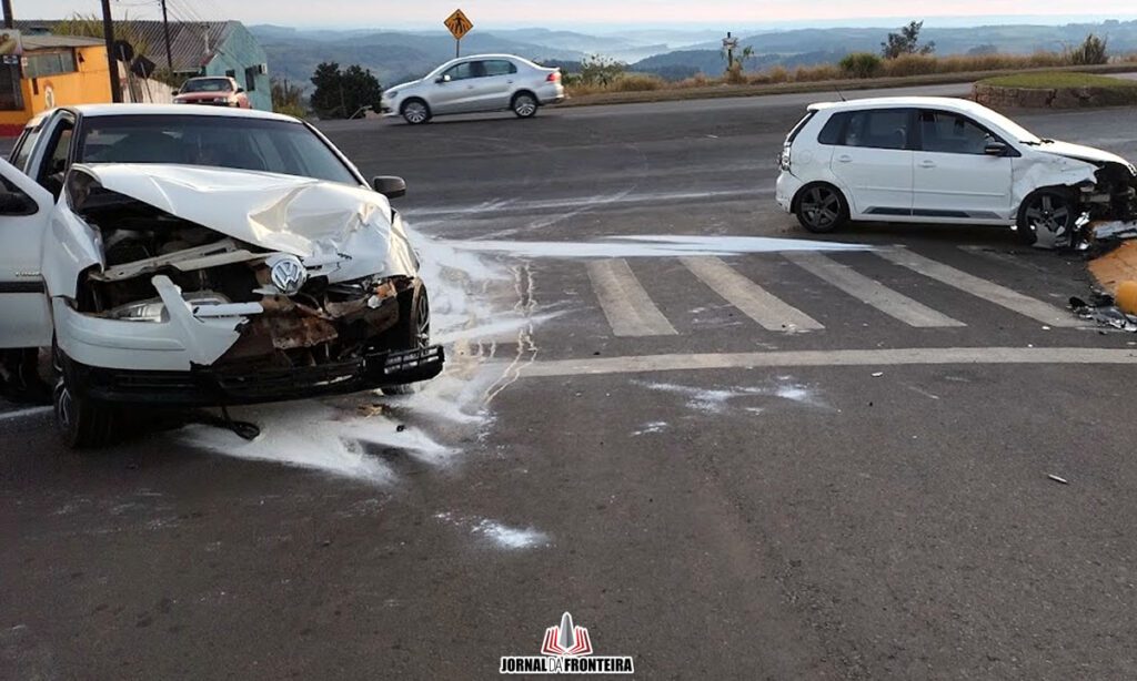 Jovem fica ferido em acidente na rodovia BR 163, em Barracão 2 O acidente ocorreu nas primeiras horas da manhã desta quinta-feira. O jovem foi socorrido pela equipe do Samu