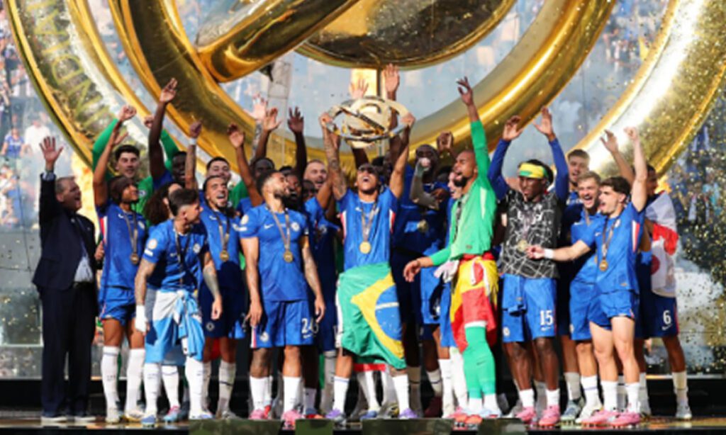 Chelsea choca o mundo, goleia o PSG e conquista o maior Mundial de Clubes da história 3 O Chelsea surpreendeu, goleou o PSG, por 3 a 0, e ficou com o título do Mundial de Clubes, disputado pela primeira vez no mesmo formato da Copa do Mundo