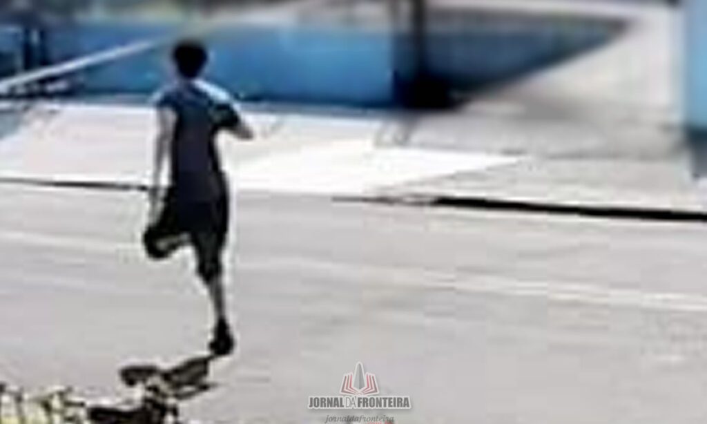 Mulher tem celular roubado em plena luz do dia, em Dionísio Cerqueira 3 Segundo as informações a mulher caminhava pelo Bairro Salete quando teve o celular roubado