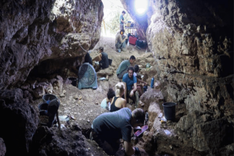 Encontradas as sepulturas mais antigas do mundo com mais de 100.000 anos