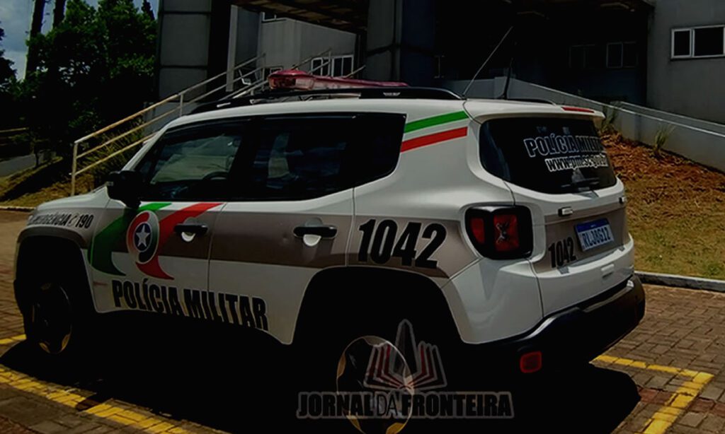 Irmãos agridem brutalmente enfermeiro durante atendimento no hospital de Dionísio Cerqueira 4 Os irmãos estariam esperando por atendimento e passaram a agredir os funcionários, um enfermeiro foi brutalmente agredido