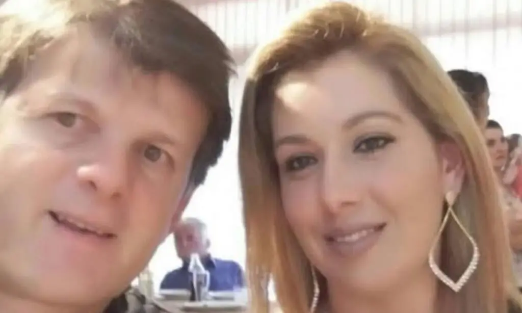 Júri de mulher que matou marido e escondeu corpo em freezer acontecerá em 28 de agosto 2 A justiça determinou que o júri do caso da mulher que matou o marido e escondeu o corpo em um freezer deve acontecer em 28 de agosto Claudia Tavares Hoeckler