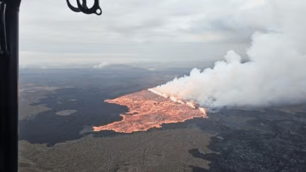Vulcão entra em erupção e gera 300 tremores na Islândia 3 Vulcão entra em erupção e gera 300 tremores na Islândia