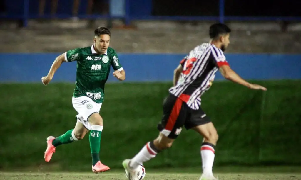 Time da Série C é acusado de jogar com 12 em campo e pode ter partida anulada 3 O time do Guarani apresentou pedido de anulação de partida após o Anápolis estar com 12 jogadores em campo