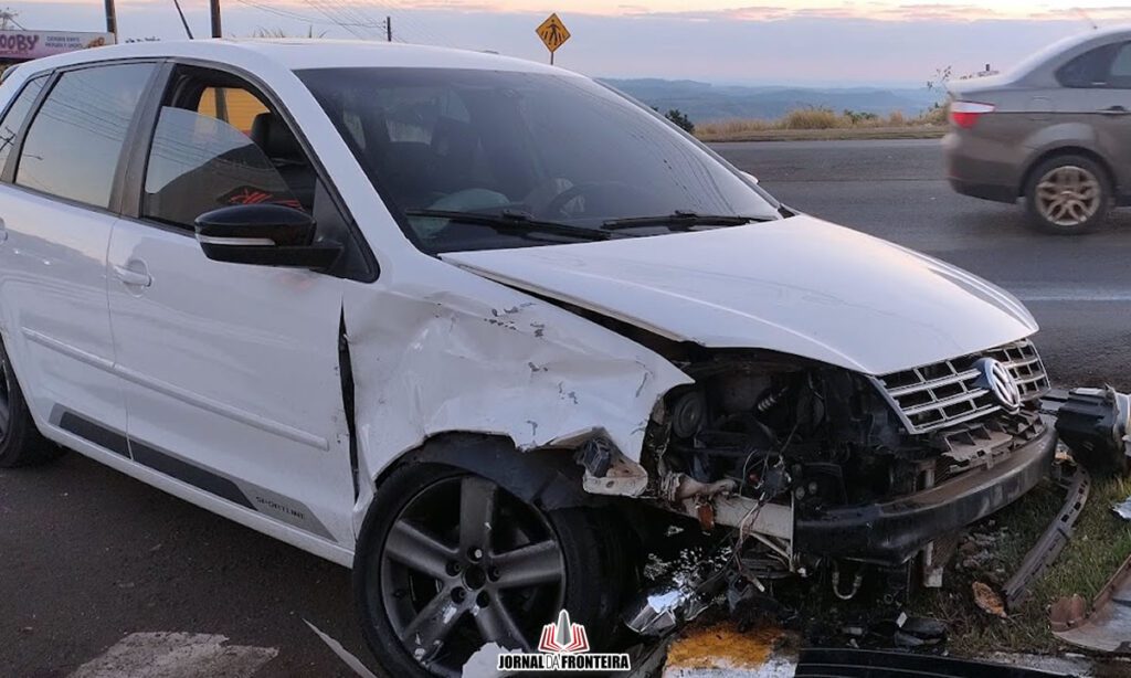 Jovem fica ferido em acidente na rodovia BR 163, em Barracão 6 O acidente ocorreu nas primeiras horas da manhã desta quinta-feira. O jovem foi socorrido pela equipe do Samu