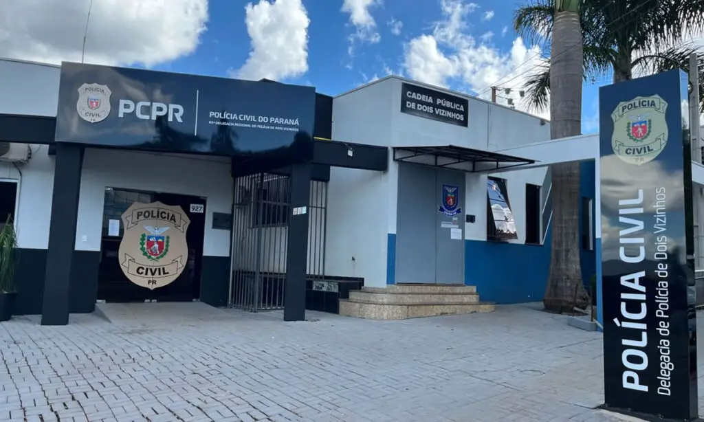 6 detentos fogem da cadeia pública de Dois Vizinhos 3 Fuga dos detentos ocorreu no início da madrugada desta quarta-feira. Eles teriam fugido através de um buraco escavado na parede da cela