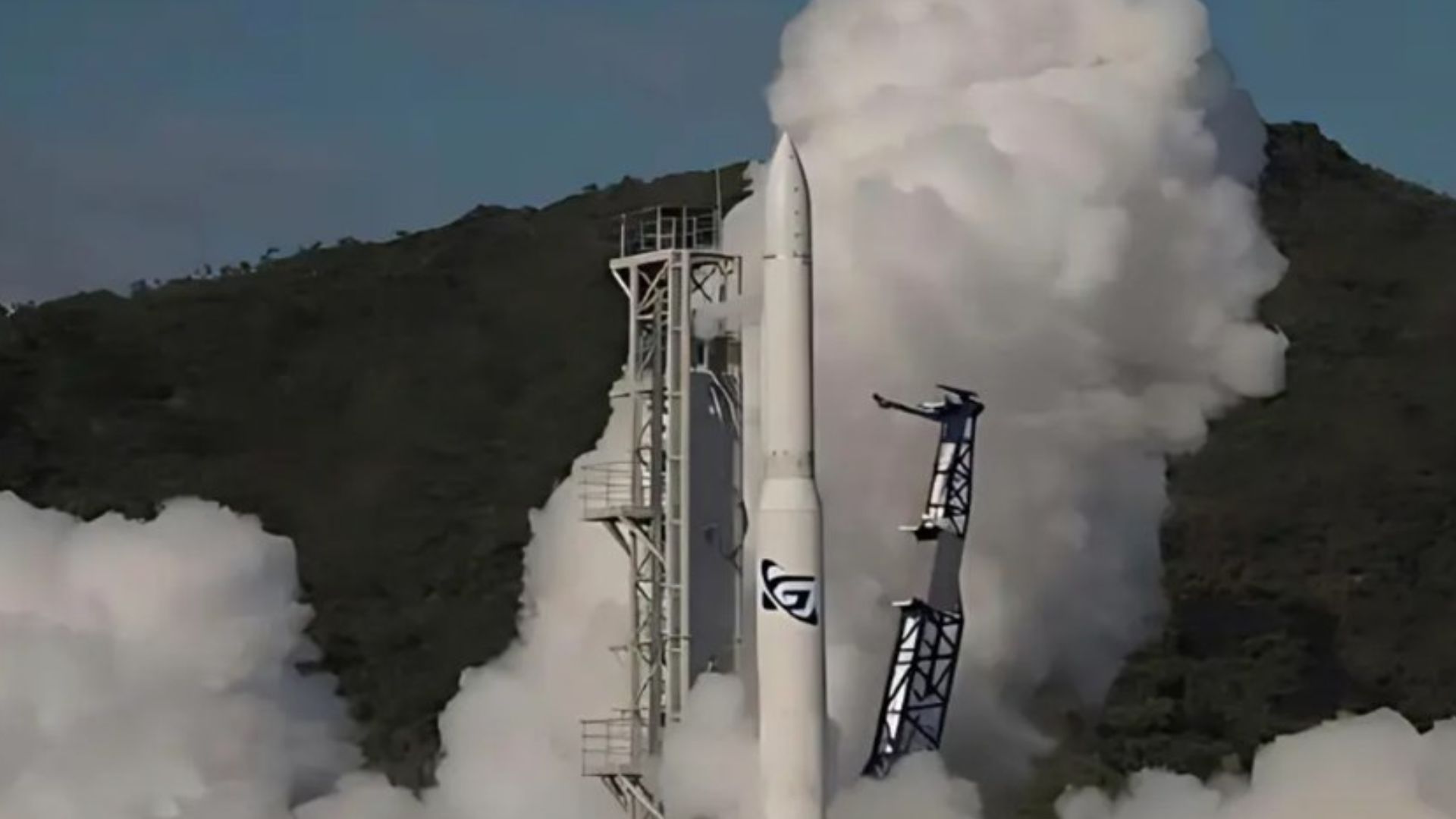 Foguete australiano explode segundos após lançamento