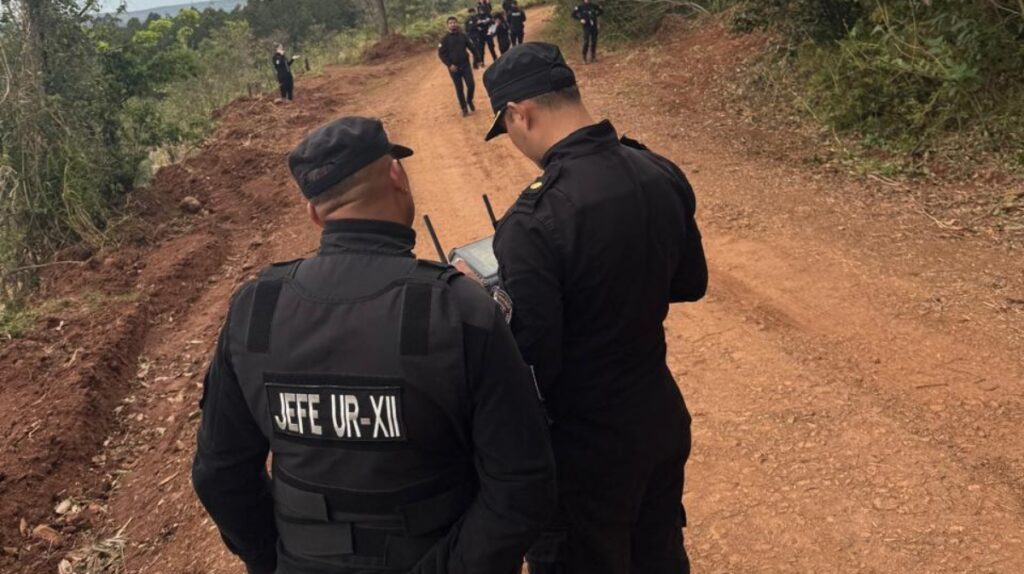 Mulher é encontrada morta com requintes de crueldade no interior de Bernardo de Irigoyen 3 Segundo a Polícia Argentina crime pode ter ocorrido no Brasil. Corpo da mulher foi localizado por volta das 17h30 desta segunda-feira, às margens de uma estrada rural