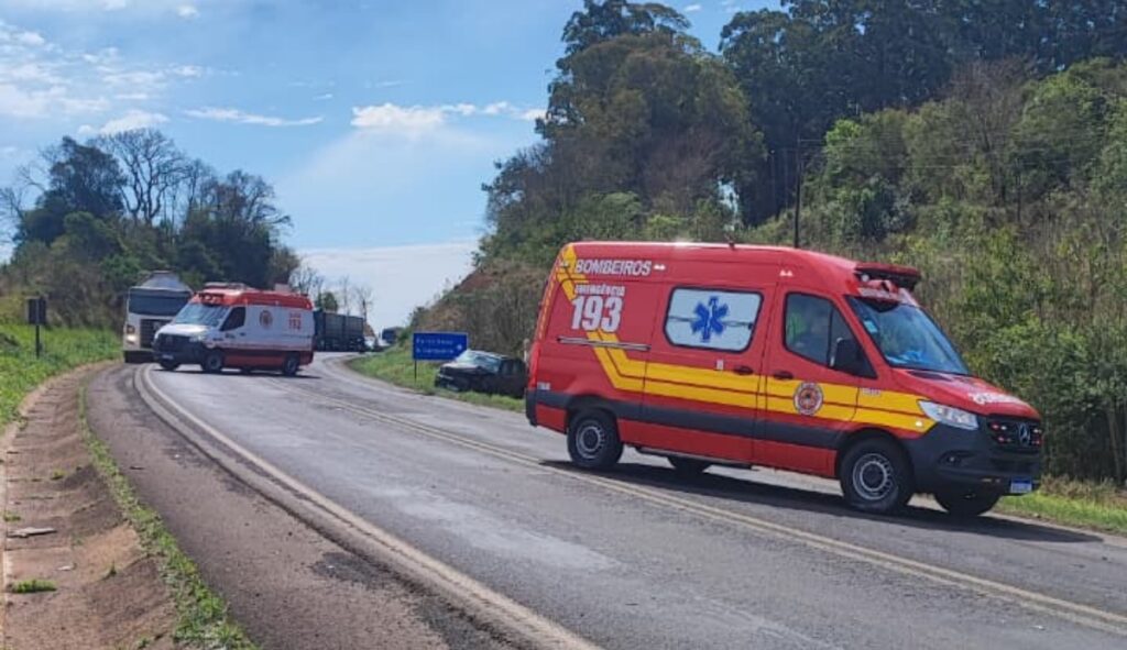 Homem fica ferido em acidente envolvendo carro, caminhão e moto, em Dionísio Cerqueira 2 1000974381