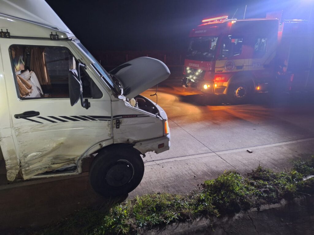 Veículos de Dionísio Cerqueira se envolvem em grave acidente na BR 163, em São José do Cedro 2 Acidente envolveu dois veículos de passeio e um caminhão. Três pessoas foram socorridas, entre elas uma criança de 4 anos