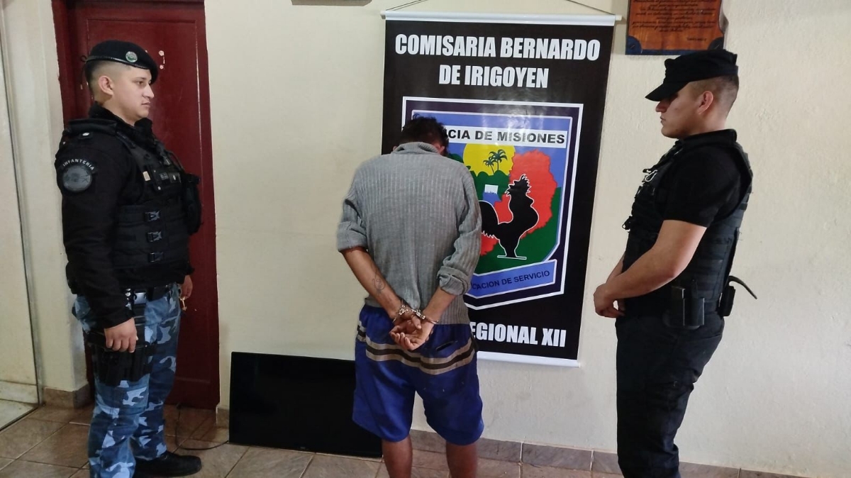 Um dos homens foi preso na noite de segunda-feira. A mulher e os outros dois homens foram presos ao meio-dia desta terça-feira durante uma operação da Unidade Regional XII