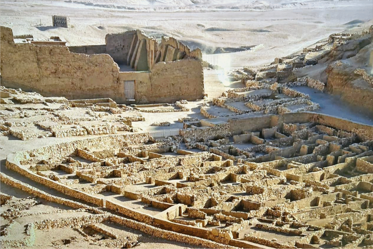 Deir Almedina: O mistério da gigantesca vila de 3.500 anos com 68.000 casas descobertas sob as areias do Egito 5 Deir Almedina 1