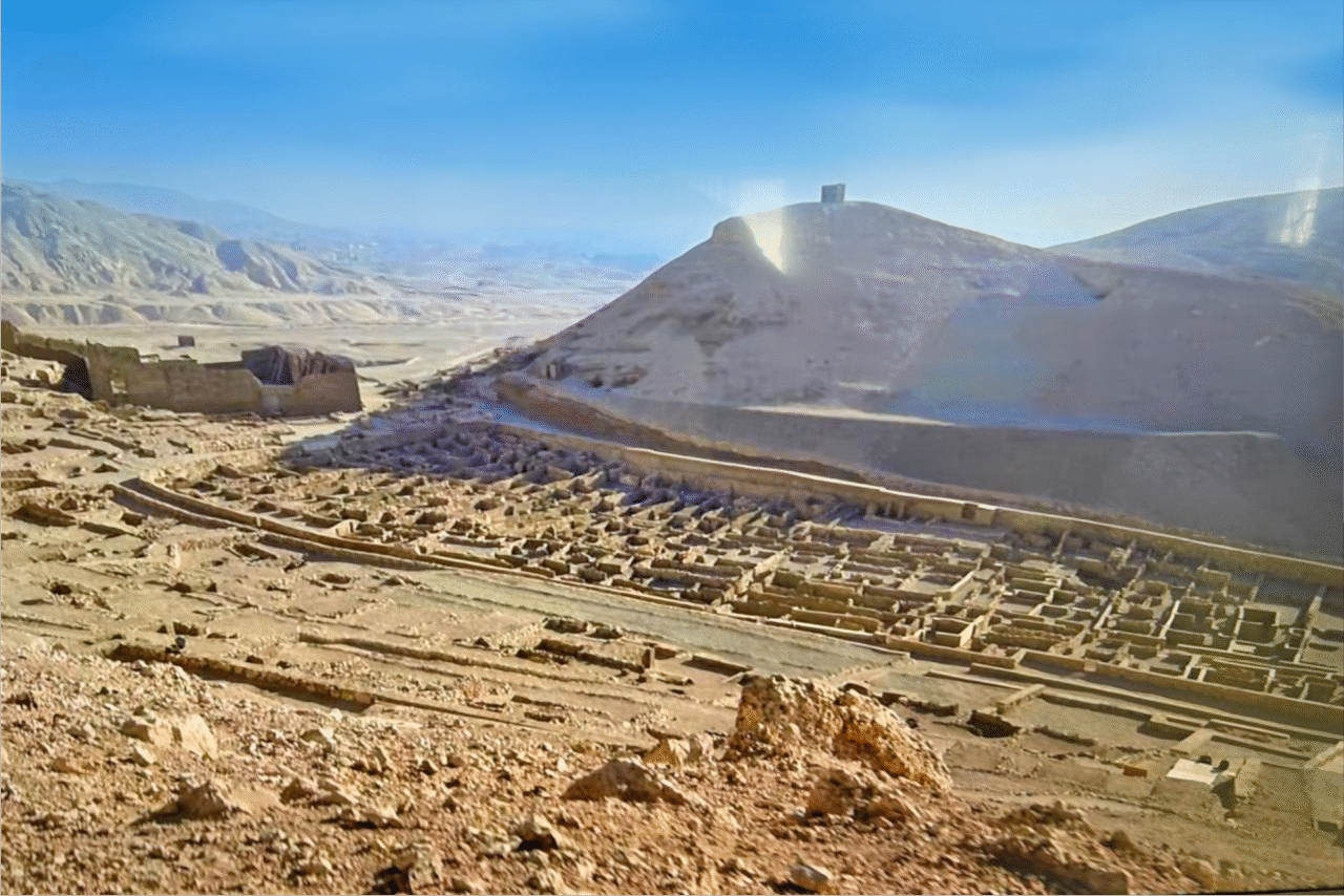 Deir Almedina: O mistério da gigantesca vila de 3.500 anos com 68.000 casas descobertas sob as areias do Egito 3 Deir Almedina 3