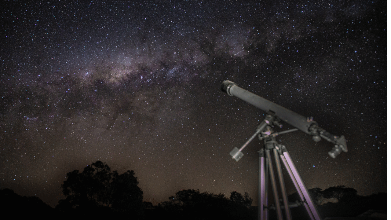 A fascinante história do telescópio: do olhar humano ao infinito cósmico 4 Heloisa L 29 1
