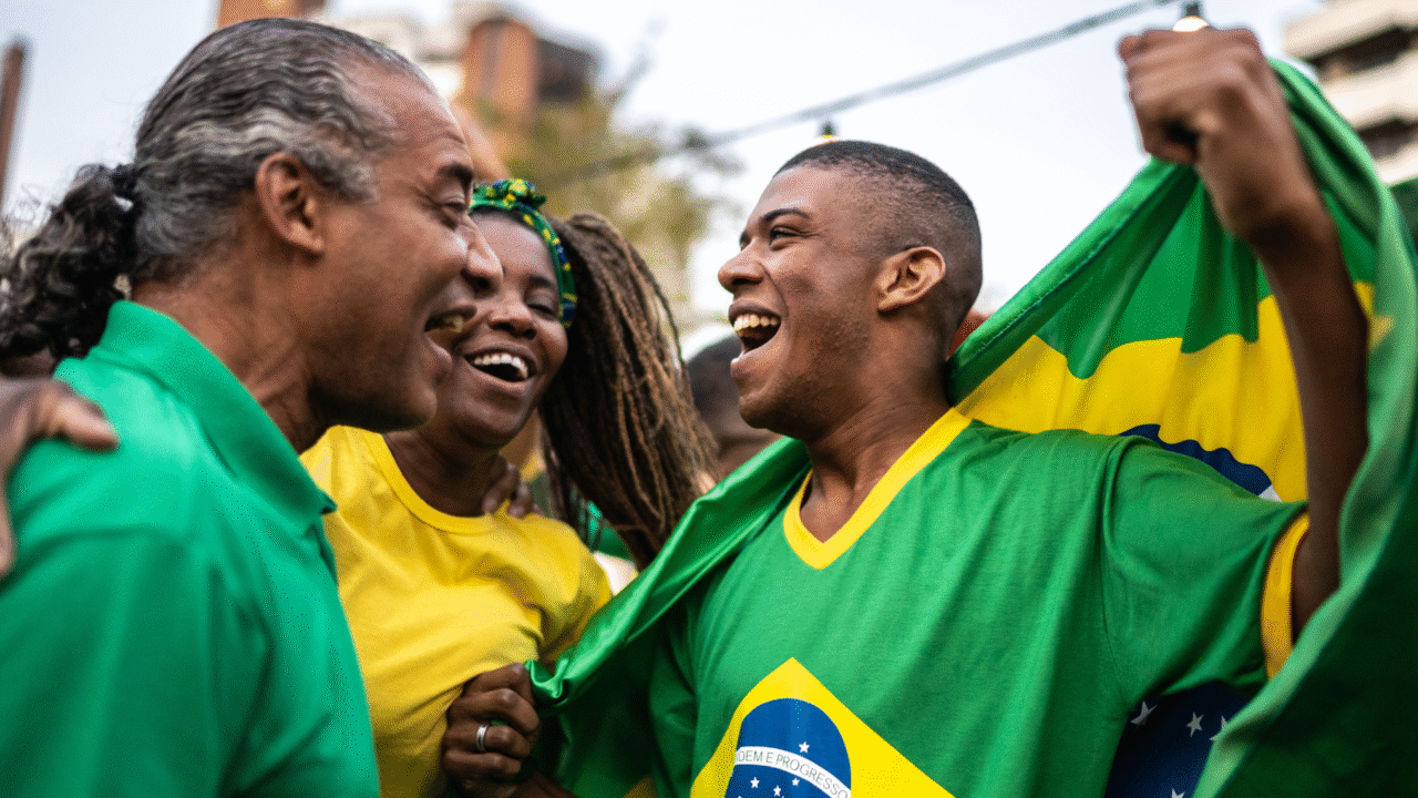Por que o futebol é considerado a maior expressão cultural do Brasil? Uma paixão que vai além das quatro linhas
