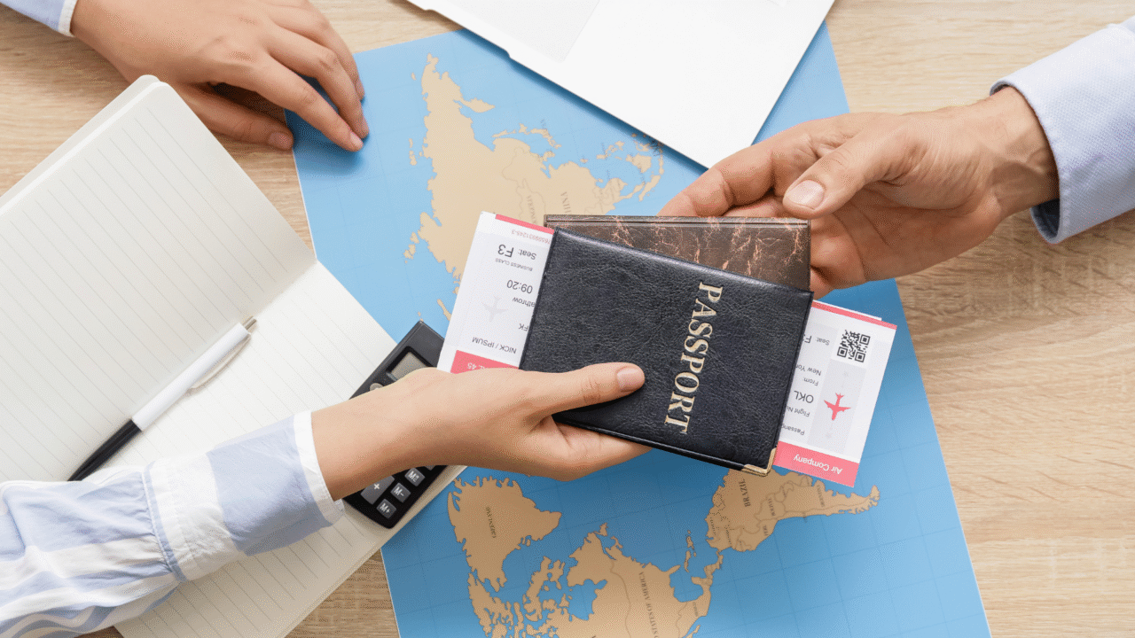 Vai viajar? Descubra o que não pode faltar na mala em 12 passos práticos