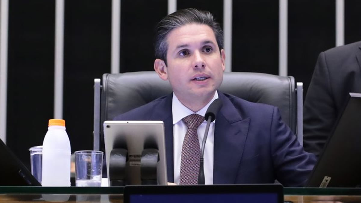 Os projetos com urgência podem ser votados diretamente no Plenário, sem passar antes pelas comissões da Câmara