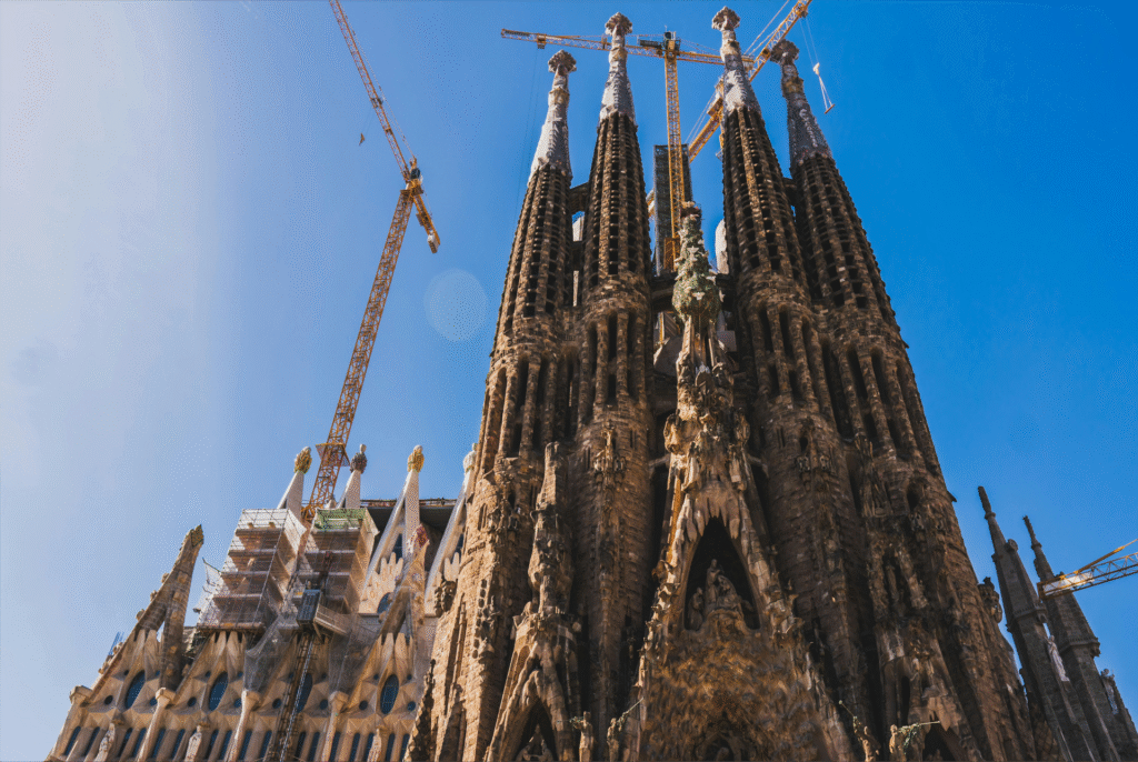 Basílica da Sagrada Família de Barcelona: A maior igreja do mundo que continua em construção há 140 anos 4 basilica da familia barcelona