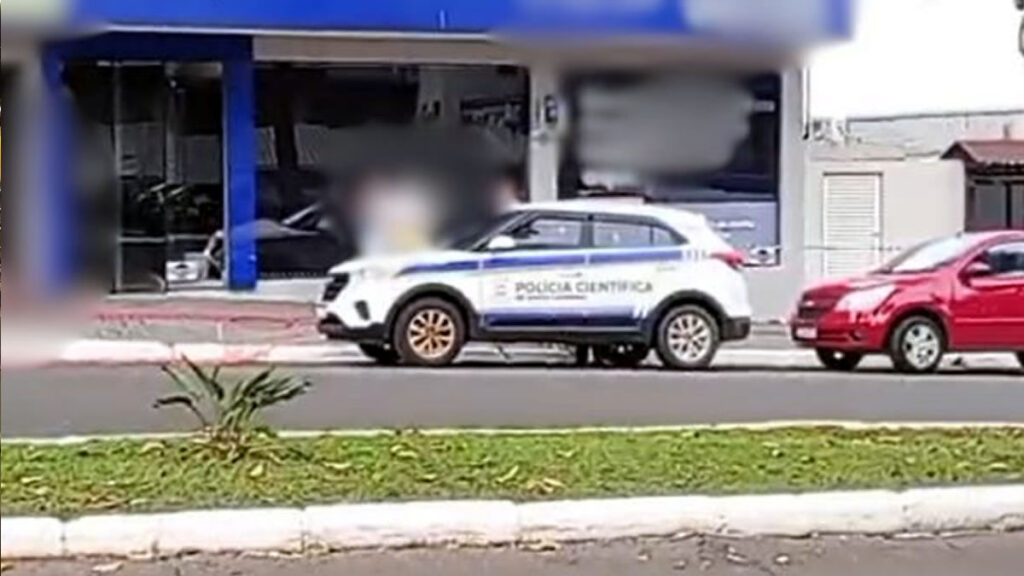 Fisiculturista é morto a facadas e companheira está em estado grave 3 O fisiculturista foi encontrado morto no prédio onde morava, em Chapecó; uma mulher também apresentava golpes de faca e foi levada em estado grave ao hospital