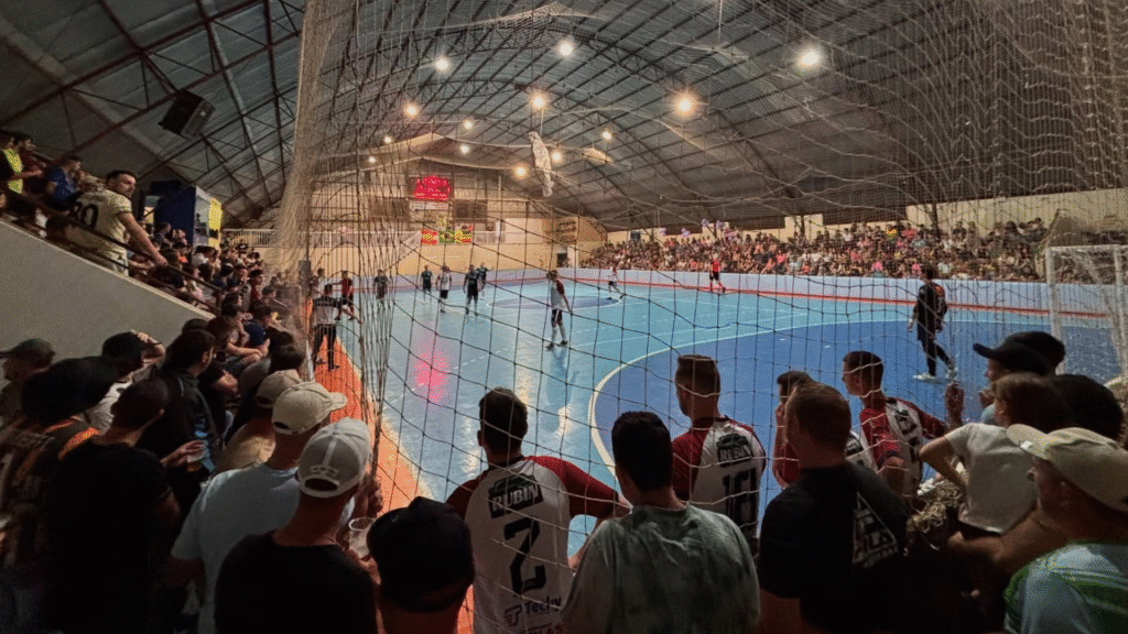 São José do Cedro celebra finais do Campeonato Municipal de Futsal 2025 5 Competição reuniu grande público e coroou campeões em quatro categorias, promovendo integração e incentivo ao esporte local