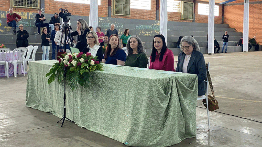 Mais de 800 idosos participam de encontro em Dionísio Cerqueira 13 crys 17 2