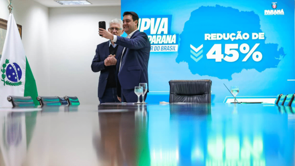 Governo envia à Assembleia projeto que reduz quase pela metade o IPVA no Paraná 2 Projeto de lei no Paraná propõe redução de 45% no IPVA a partir de 2026, fixando alíquota em 1,9%, a menor do país, e beneficiando milhões de veículos.