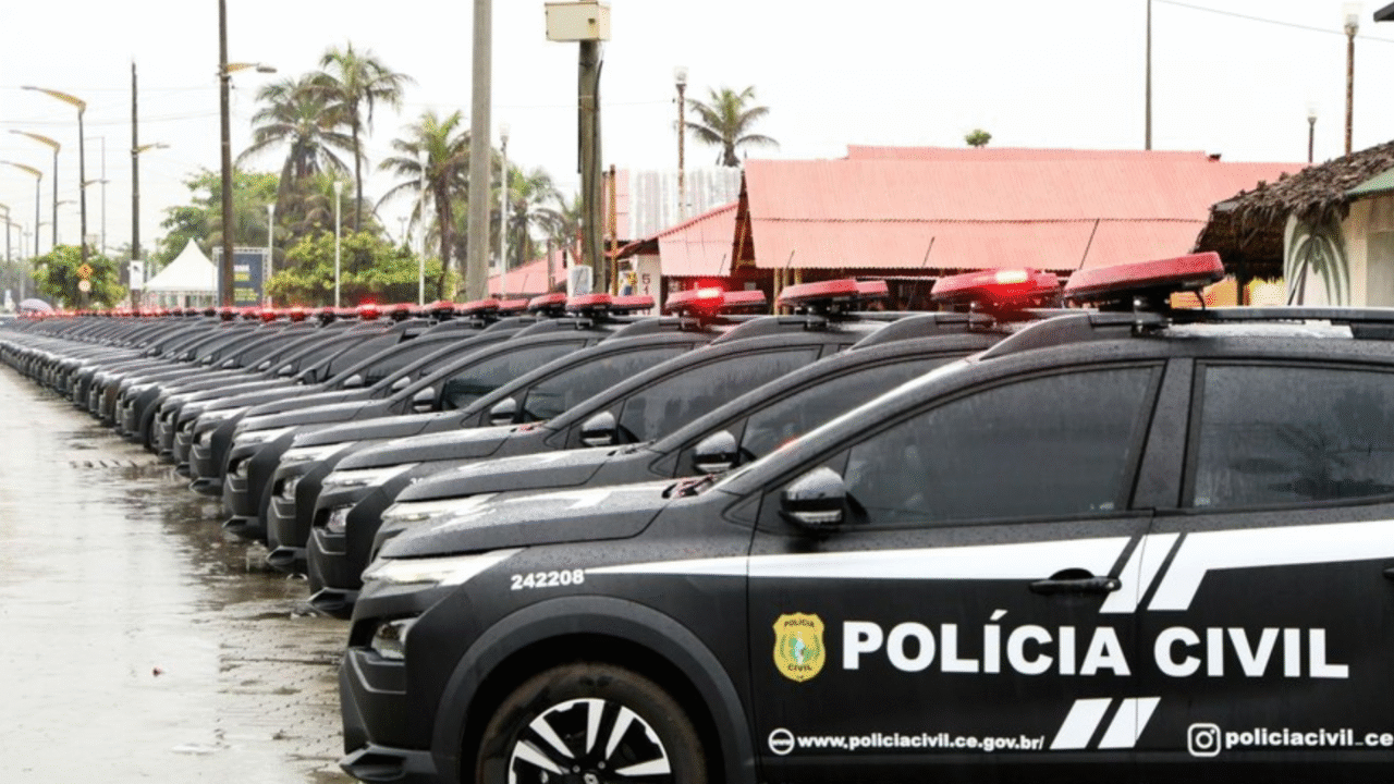 Criança com TEA registra em diário dias de abandono após mãe deixá-la sozinha com irmão; caso em Camocim termina em prisão no Ceará.