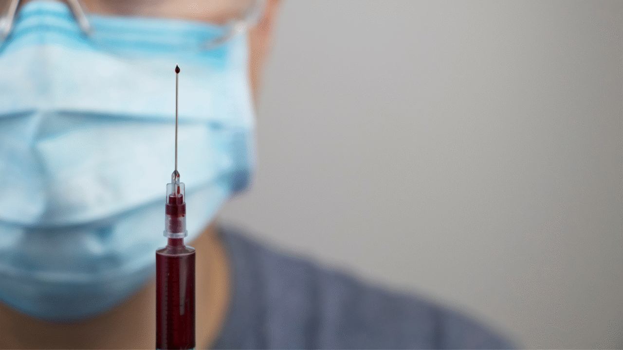 Profissional de saúde sofre ataque inusitado em hospital de BH; caso expõe risco de HIV e insegurança crescente em unidades médicas.