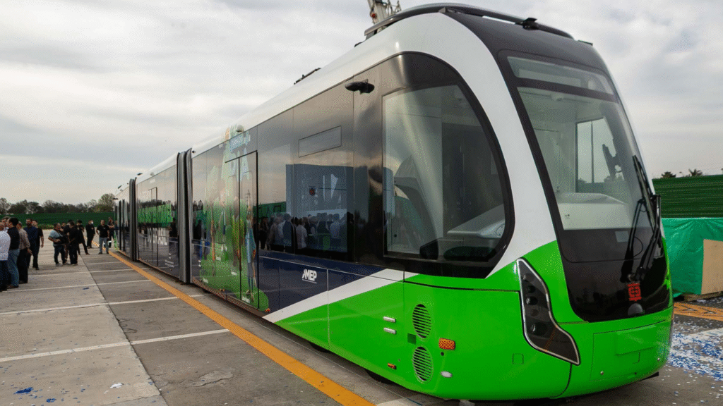 Paraná será o primeiro estado da América do Sul a testar o Bonde Urbano Digital 4 Paraná será o primeiro estado da América do Sul a testar o Bonde Urbano Digital, tecnologia inovadora de transporte público sem trilhos.