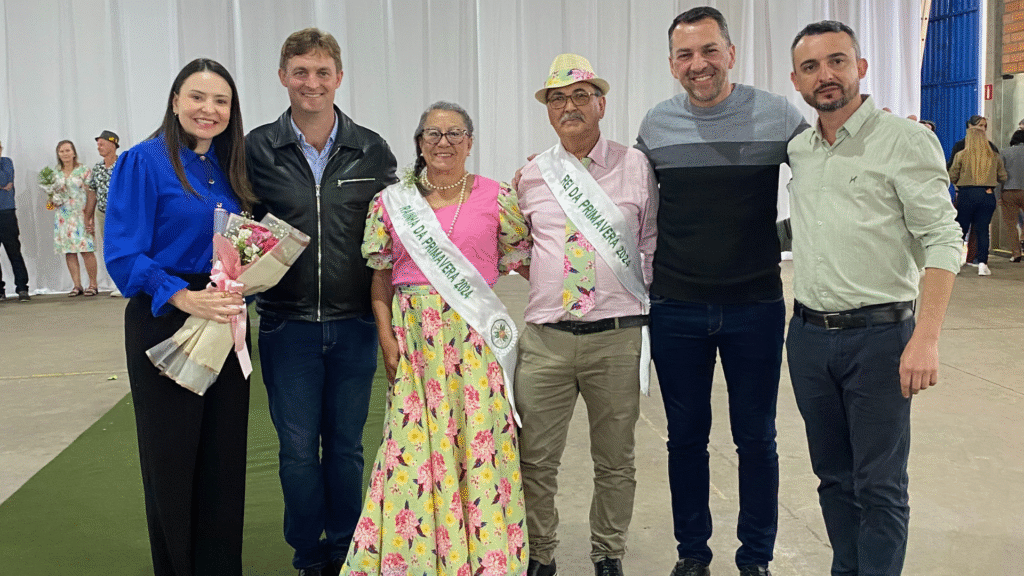 Mais de 800 idosos participam de encontro em Dionísio Cerqueira 4 O encontro aconteceu no Centro de Eventos e contou com desfile do Casal Primavera e animada matinê