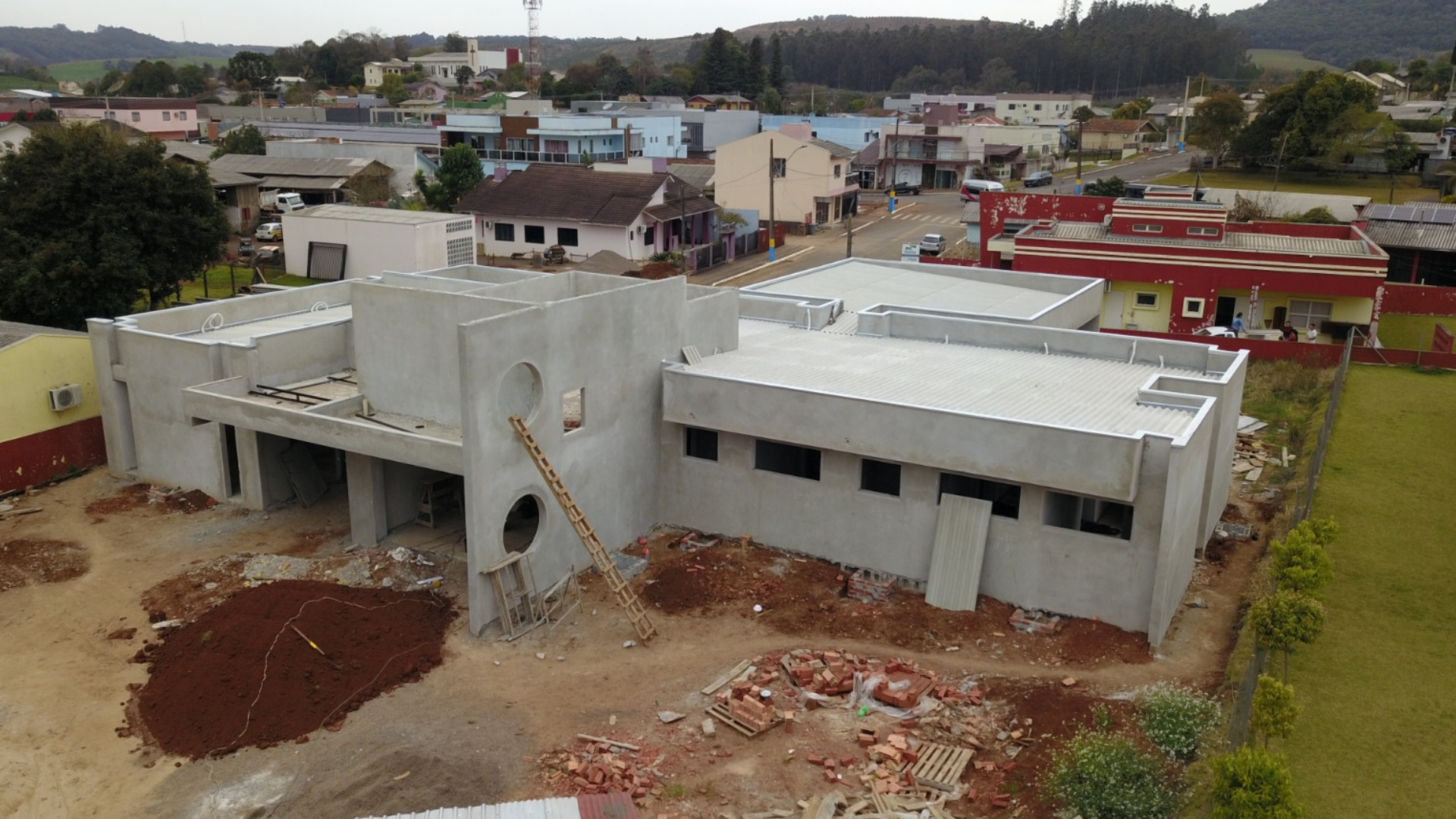 Obras da nova UBS de Bom Jesus do Sul avançam em ritmo acelerado 4 Investimento de R$ 1,35 milhão garante nova estrutura de atendimento, oferecendo mais conforto à população e melhores condições de trabalho aos profissionais da UBS