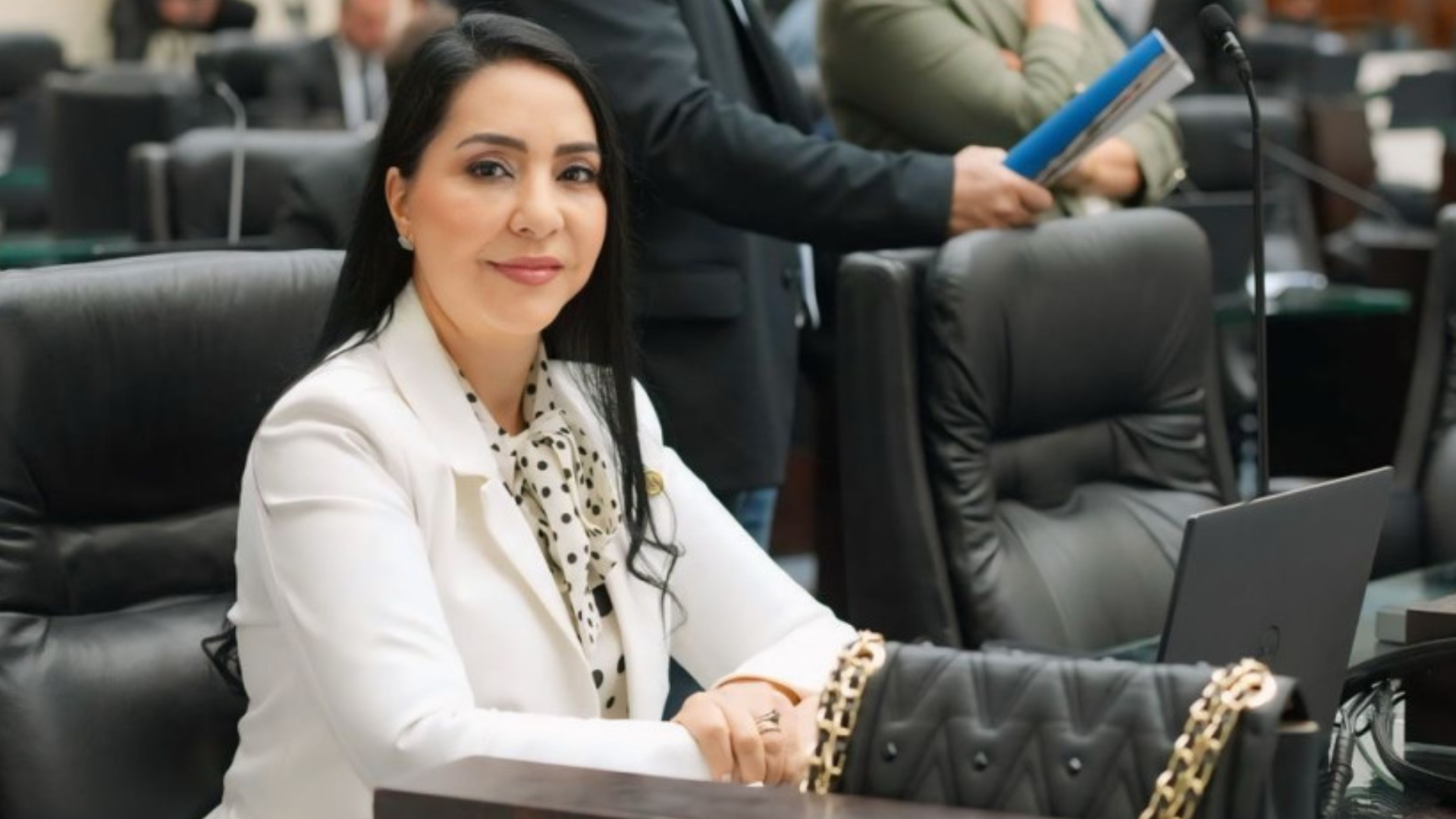 Projeto de lei amplia apoio a mulheres usuárias de álcool no Paraná 3 Consumo de álcool entre mulheres cresce e acende alerta. Nova proposta quer ampliar políticas de apoio e cuidado no Paraná.