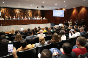 Assembleia Legislativa do Paraná debate criação do Estatuto da Pessoa com Síndrome de Down, que amplia direitos em saúde, educação e inclusão social