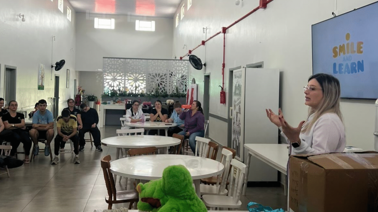 Coordenada pela cirurgiã-dentista Dra. Ana Paula Piccoli, a atividade atingiu cerca de 200 alunos e colaboradores da instituição.