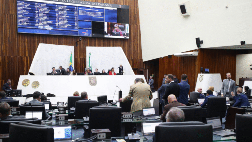 Redução do IPVA para 1,9% é aprovado na Assembleia Legislativa do Paraná 2 Com IPVA reduzido para 1,9%, Paraná terá menor imposto do país e deve estimular economia e consumo no estado.