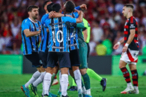 Volpi marca de pênalti e salva o Grêmio no Maracanã